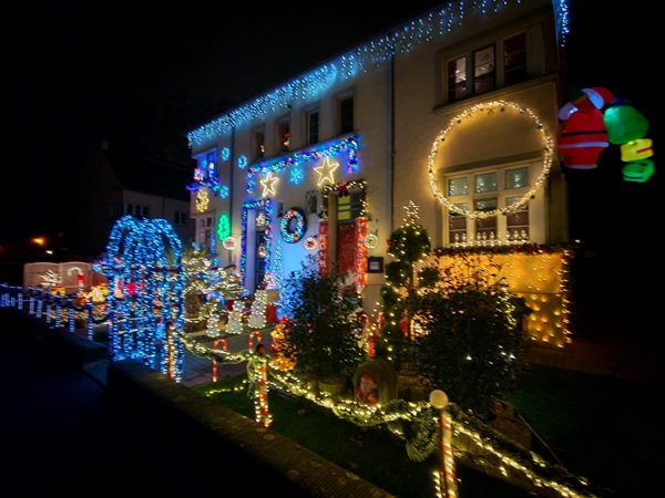 Bild zum Beitrag "Die erste Lichtertour für meine Enkelkinder" im Blogartikel Monatsrückblick Dezember 2025.