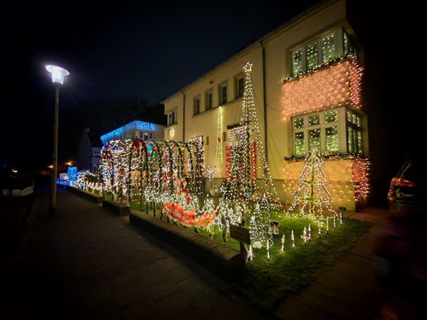 Bild zum Beitrag "Die erste Lichtertour für meine Enkelkinder" im Blogartikel Monatsrückblick Dezember 2025.