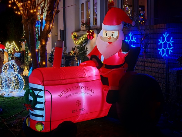 Bild zum Beitrag "Die erste Lichtertour für meine Enkelkinder" im Blogartikel Monatsrückblick Dezember 2025.